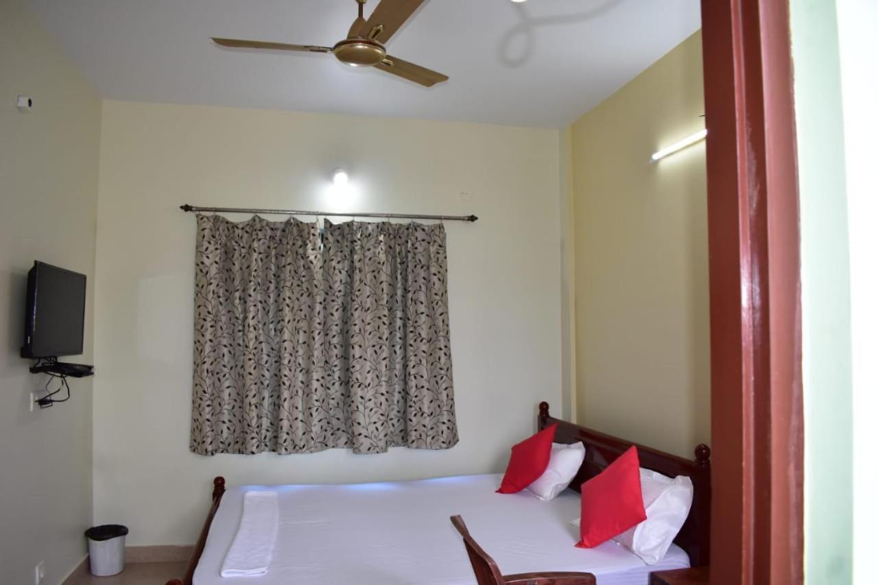 Hotel Lovely Inn ! Puri Пури Экстерьер фото