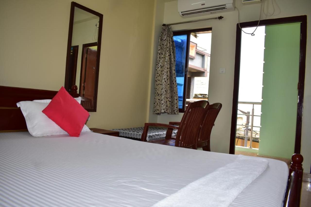 Hotel Lovely Inn ! Puri Пури Экстерьер фото